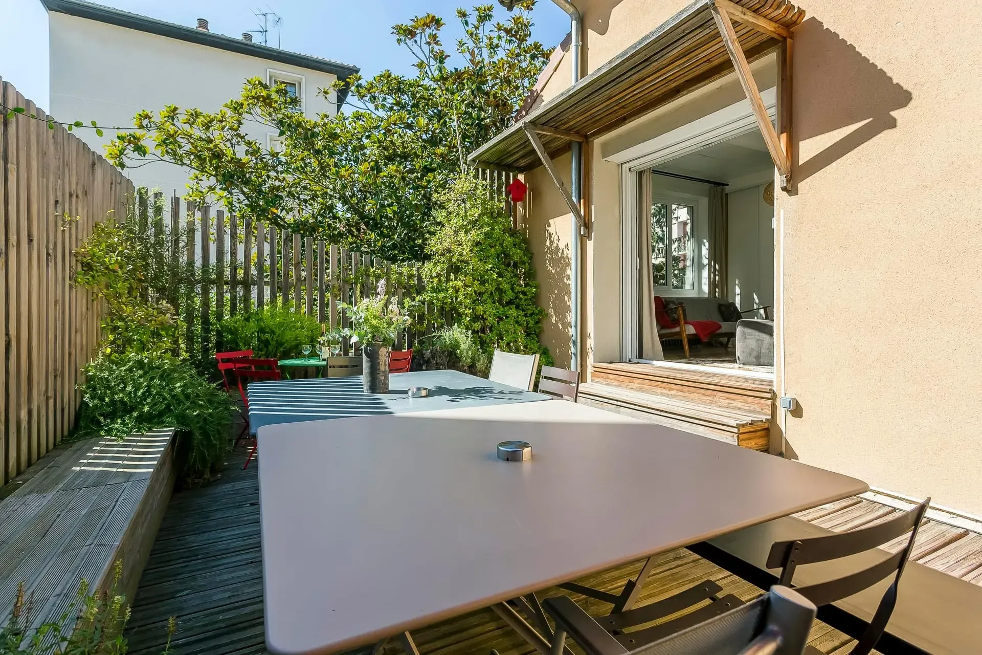 Maison Stella — terrasse paysagée 60 m², 10 chambres climatisées, quartier Gratte-Ciel Lyon